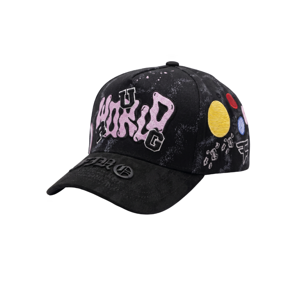 Gorra Rug World negra con bordado rosa y parches multicolor