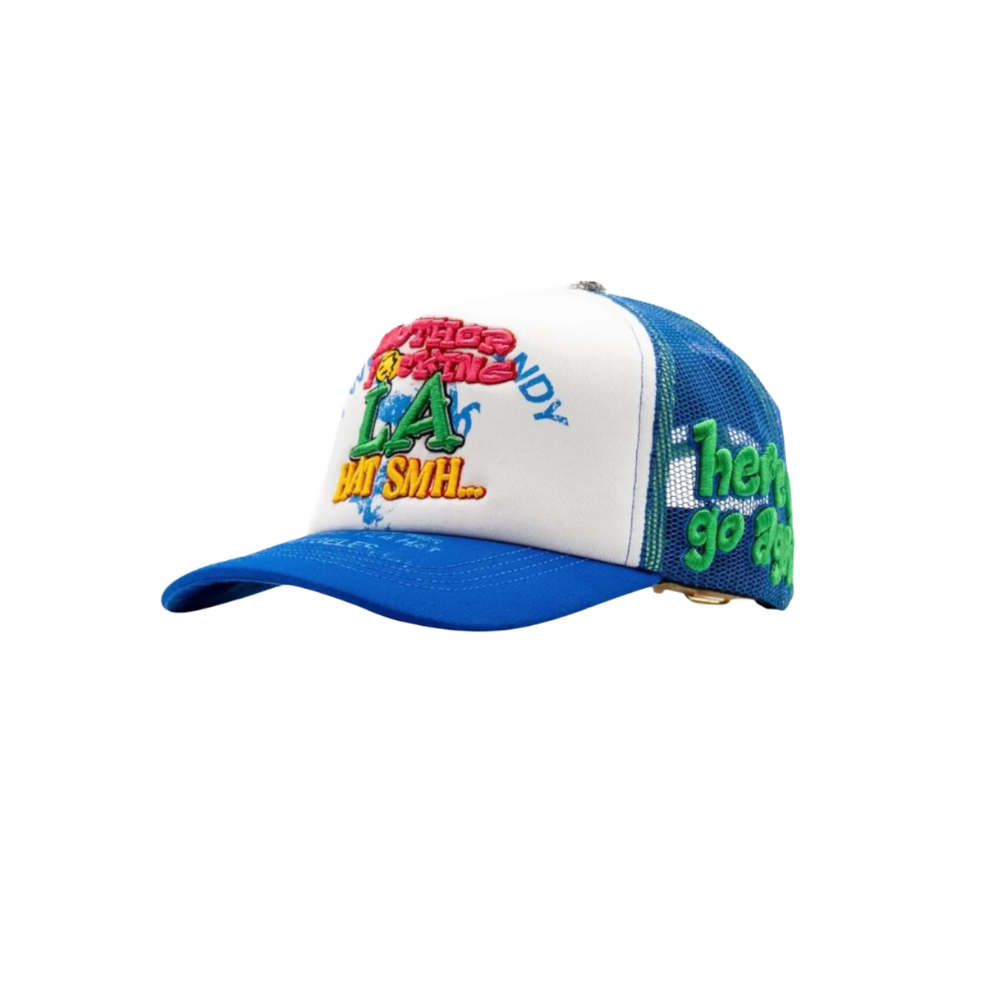 Gorra Another LA Hat blanca con visera azul, bordados multicolor y paneles verdes en contraste.