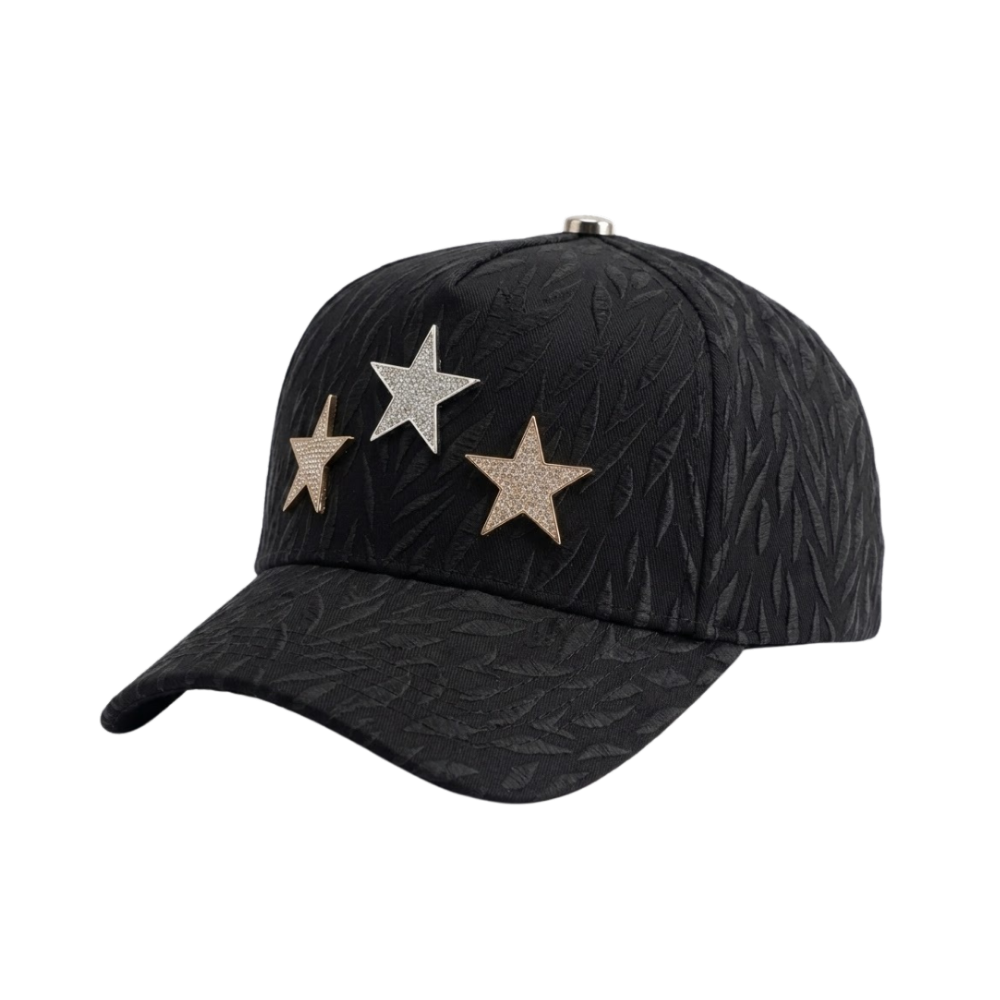 Gorra Rockstar Edition negra con estrellas metálicas brillantes y textura tono sobre tono