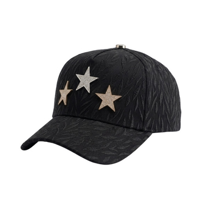 Gorra Rockstar Edition negra con estrellas metálicas brillantes y textura tono sobre tono