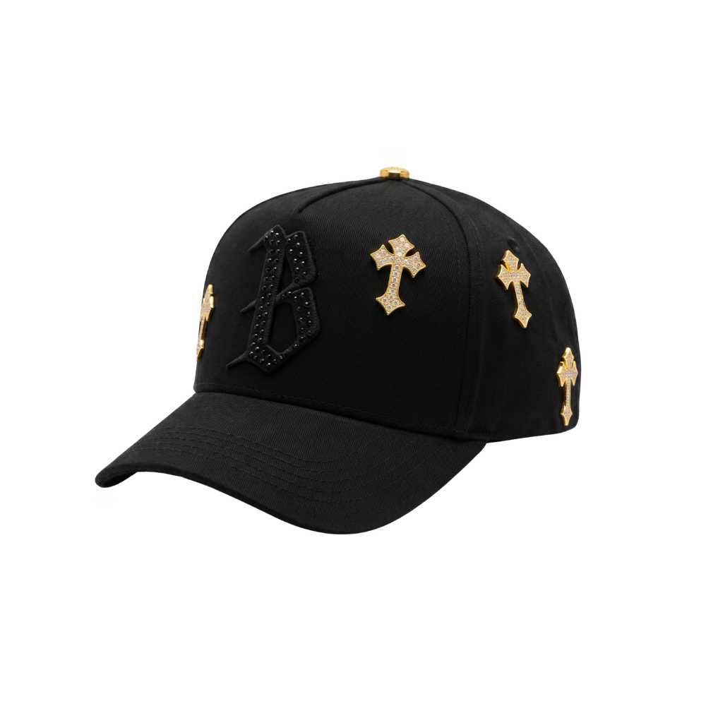Gorra B Chrome negra con letra B bordada y cruces metálicas con pedrería brillante