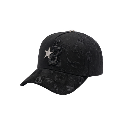 Gorra B Star Graffiti negra con estrella metálica con pedrería y bordados tono sobre tono