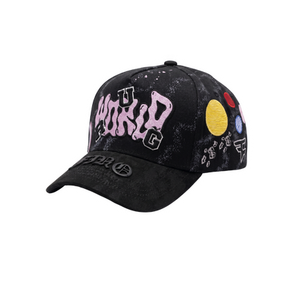 Gorra Rug World negra con bordado rosa y parches multicolor