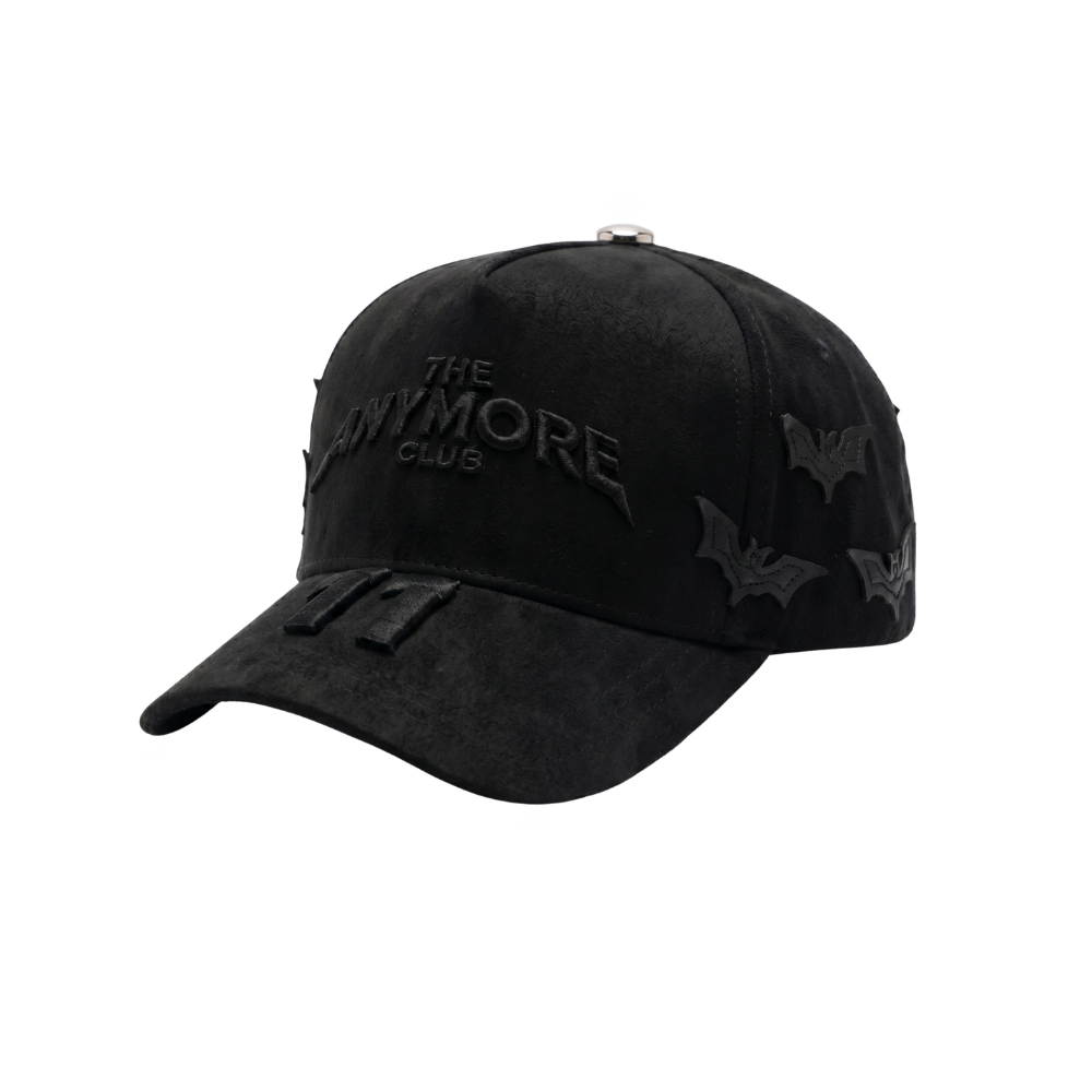 Gorra The Anymore Club 11 negra con bordado frontal en relieve y detalles laterales de murciélagos