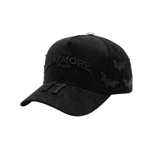 Gorra The Anymore Club 11 negra con bordado frontal en relieve y detalles laterales de murciélagos