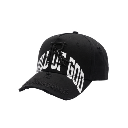 Gorra Child Of God negra con tipografía blanca al frente, aplique bordado en negro y detalles desgastados en la visera