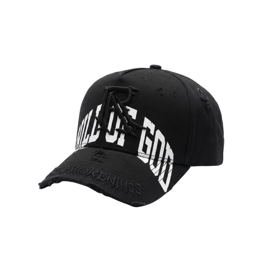 Gorra Child Of God negra con tipografía blanca al frente, aplique bordado en negro y detalles desgastados en la visera