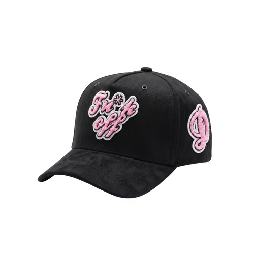 Gorra Fu*k Off negra con bordado frontal rosa en relieve, contorno blanco y detalle lateral a juego sobre base negra