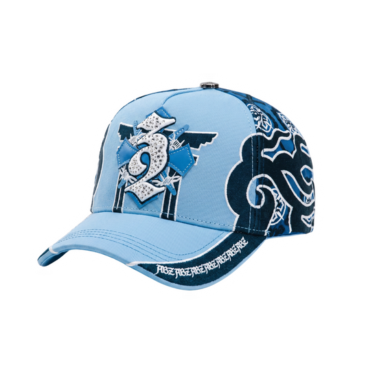 Gorra Astrogengar 3.0 de la colección de Shifu, gorra celeste con diseños bordados y pedrería en el logo 