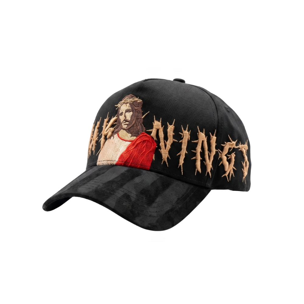Gorra Christ negra con bordado de figura religiosa y detalles en rojo y beige