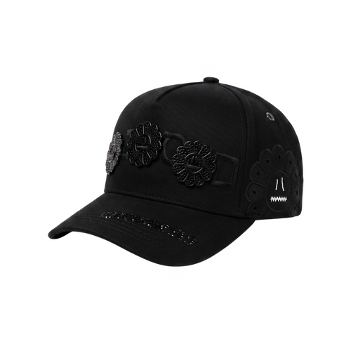 Gorra Murakami negra con flores negras brillantes y detalles tono sobre tono