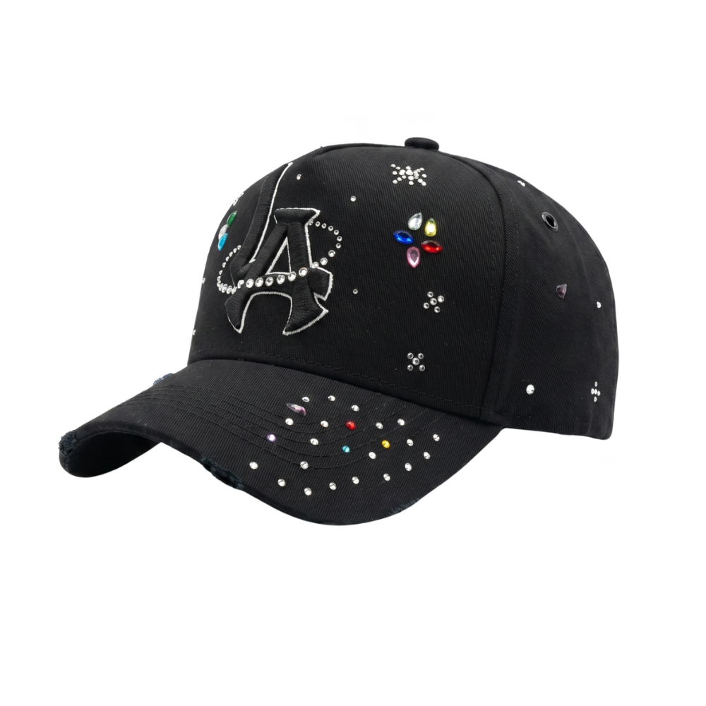 Gorra Mago Universe negra con bordado plateado, pedrería multicolor y detalles inspirados en el espacio