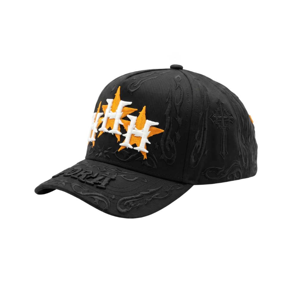 Gorra Triple H negra con bordado blanco y naranja y detalles tono sobre tono