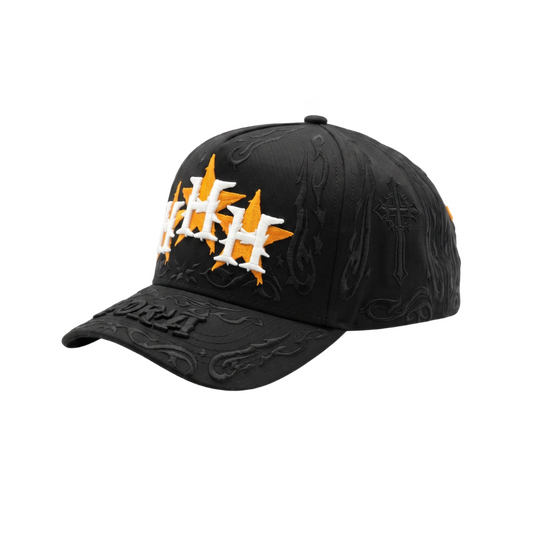 Gorra Triple H negra con bordado blanco y naranja y detalles tono sobre tono