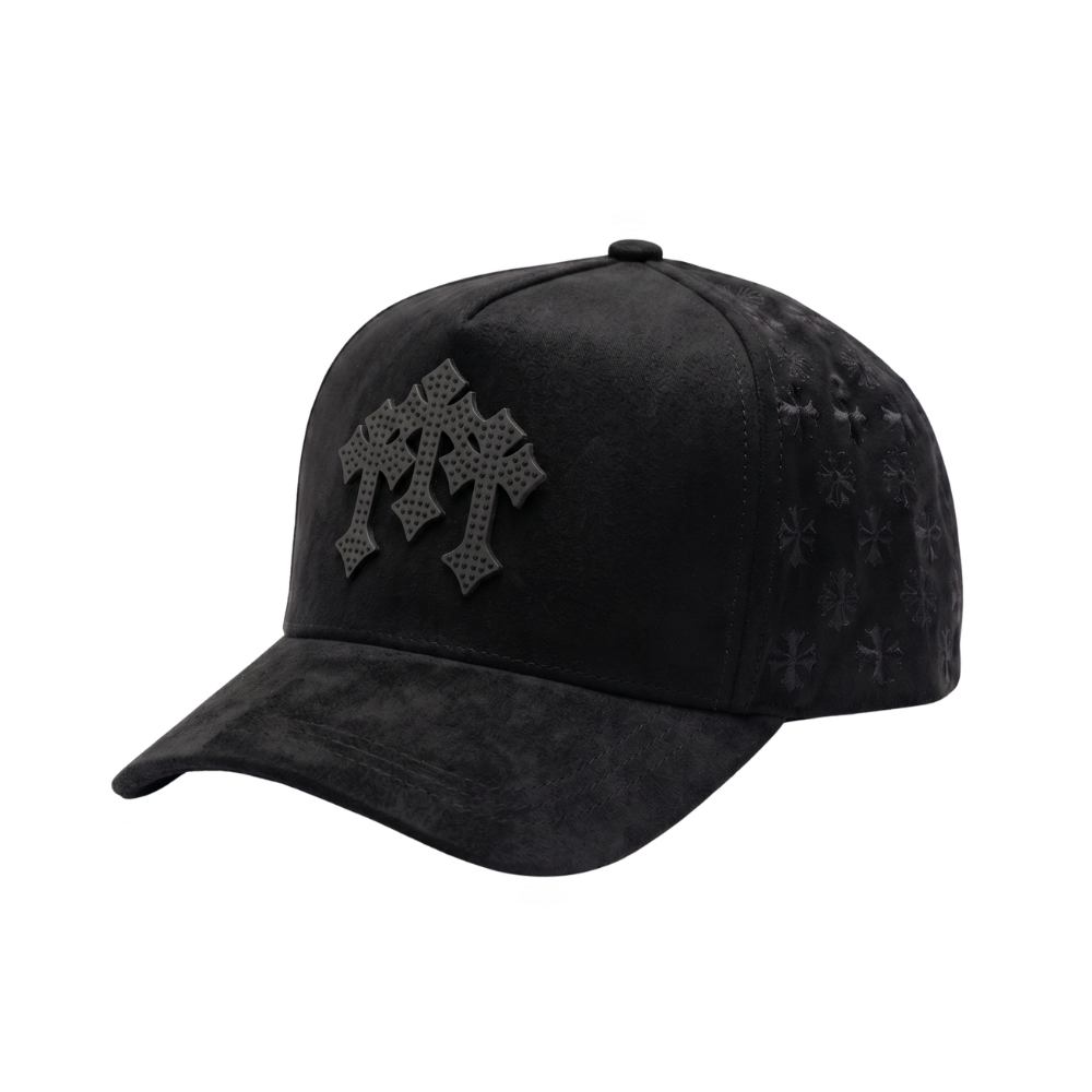 Gorra Chrome Blackout negra con cruces negras en relieve y acabado tono sobre tono