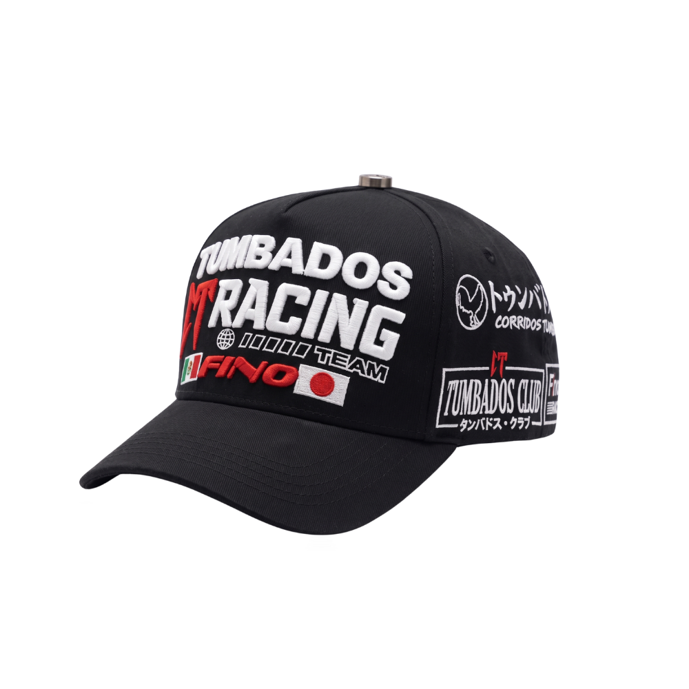 Gorra Tumbados Racing negra con parche frontal blanco y rojo, gráficos racing y bordados laterales.