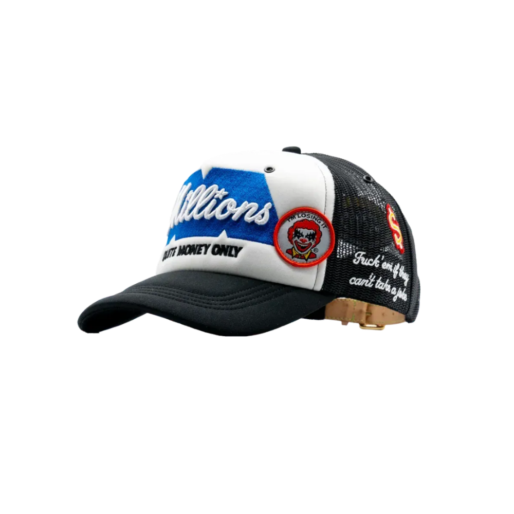 Gorra Millions en gris, negro y blanco con parche frontal azul, bordados laterales y visera negra.